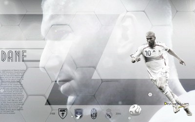 米兰电竞热评-C罗任意球划出彩虹弧线