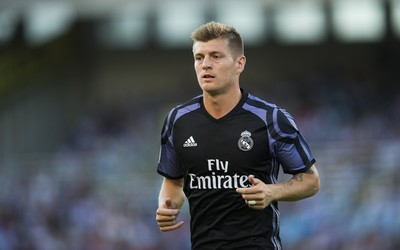 米兰电竞动态-C罗训练中倒钩惊艳全场